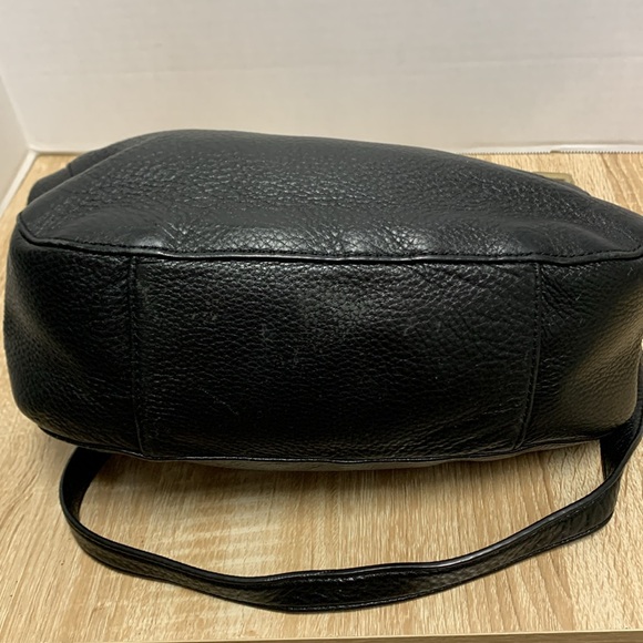 Michael Kors Black pebbled leather bag with metal monogram - Picture 6 of 10